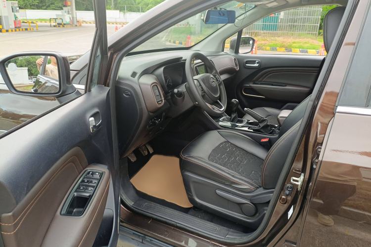 Used GAC Trumpchi GS3 2017 150N Manual Elite Edition Interior 1