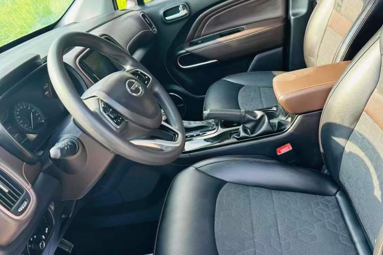 Used GAC Trumpchi GS3 2017 150N Automatic Elite Edition Interior 1
