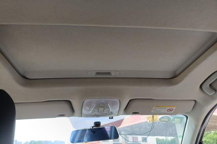 Used GAC Trumpchi GS3 2017 150N Manual Elite Edition Interior 4
