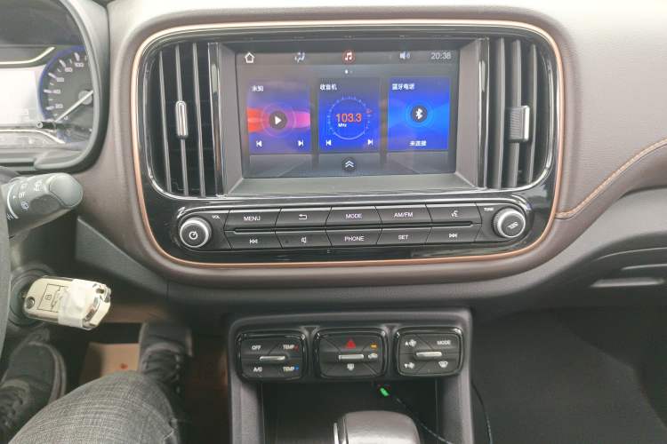 Used GAC Trumpchi GS3 2017 150N Automatic Elite Edition Audio And AC Panel