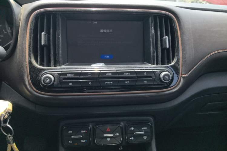 Used GAC Trumpchi GS3 2017 150N Automatic Elite Edition Audio And AC Panel