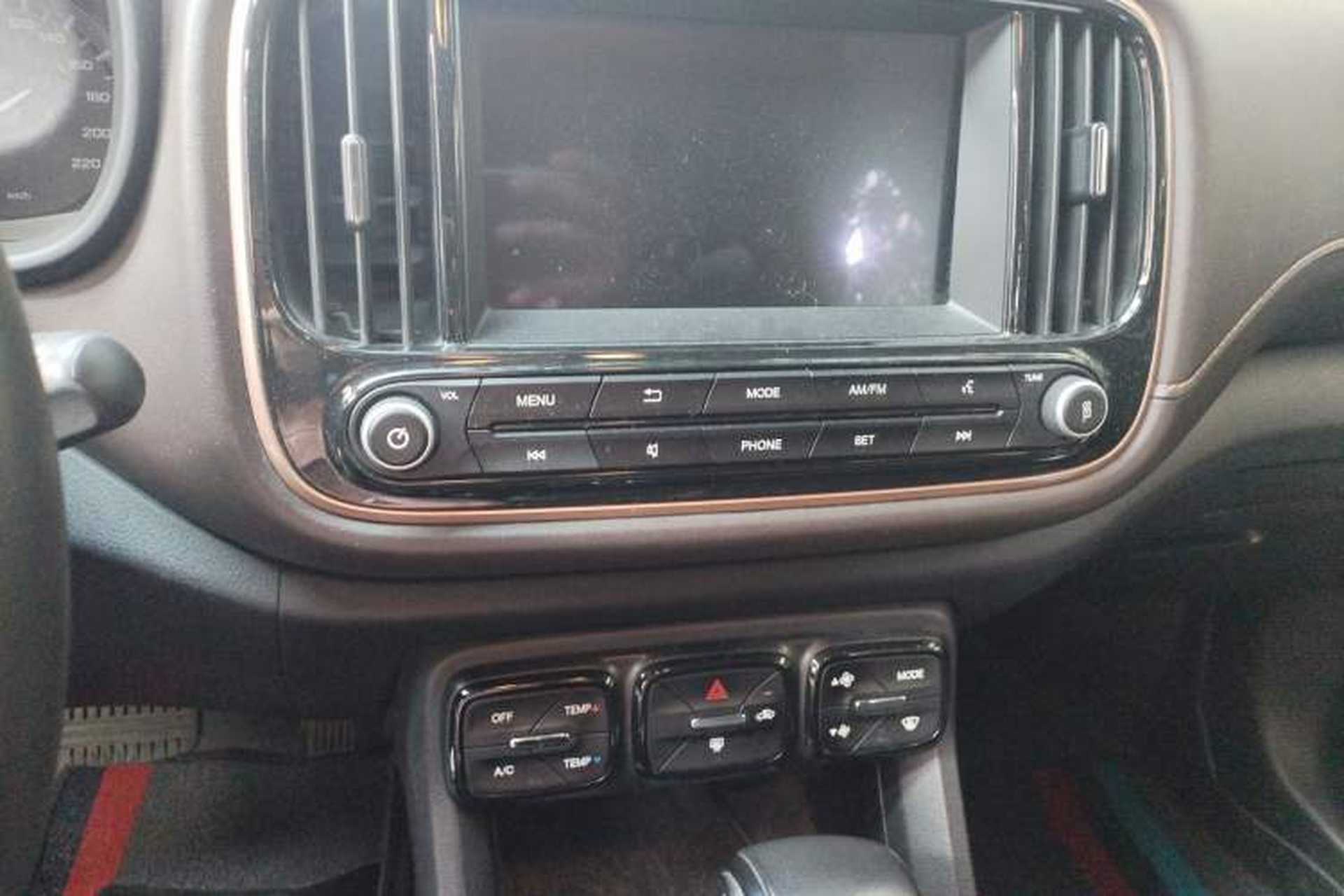 Used GAC Trumpchi GS3 2017 150N Automatic Elite Edition Audio And AC Panel