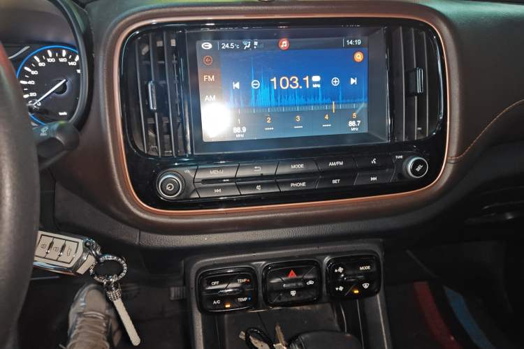 Used GAC Trumpchi GS3 2017 150N Automatic Elite Edition Audio And AC Panel