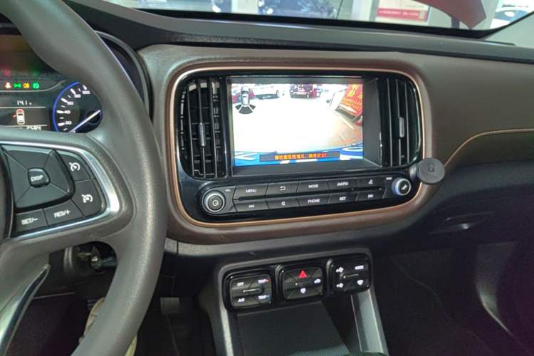 Used GAC Trumpchi GS3 2017 150N Automatic Elite Edition Audio And AC Panel