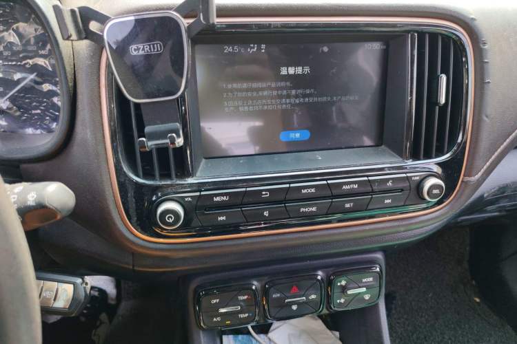 Used GAC Trumpchi GS3 2017 150N Automatic Elite Edition Audio And AC Panel