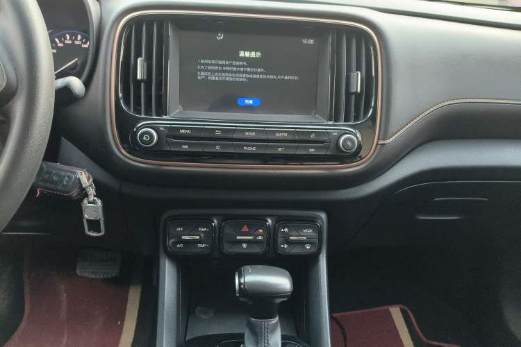 Used GAC Trumpchi GS3 2017 150N Automatic Elite Edition Audio And AC Panel