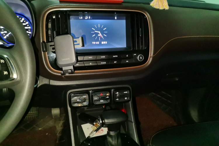 Used GAC Trumpchi GS3 2017 200T Automatic Luxury Edition Audio And AC Panel