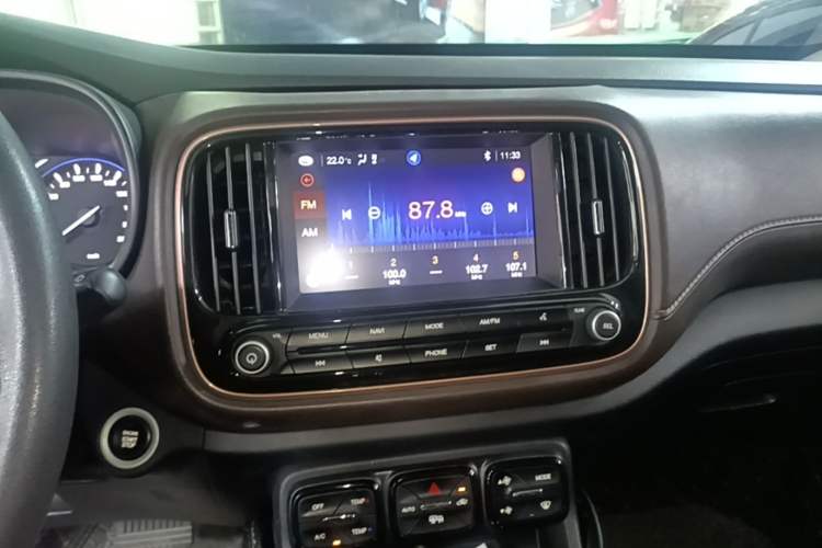 Used GAC Trumpchi GS3 2017 200T Automatic Luxury Edition Audio And AC Panel