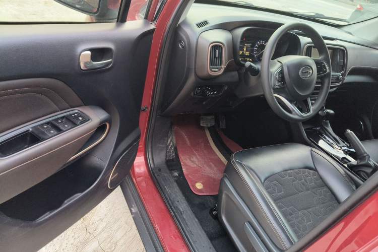 Used GAC Trumpchi GS3 2017 150N Automatic Elite Edition Driver Seat