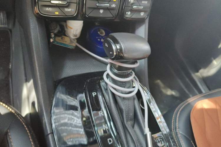 Used GAC Trumpchi GS3 2017 150N Automatic Elite Edition Gear Lever