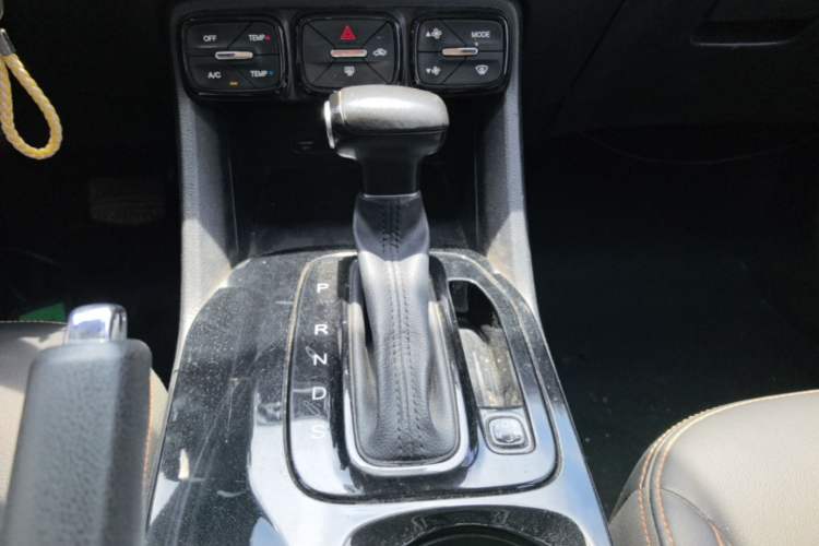 Used GAC Trumpchi GS3 2017 150N Automatic Elite Edition Gear Lever