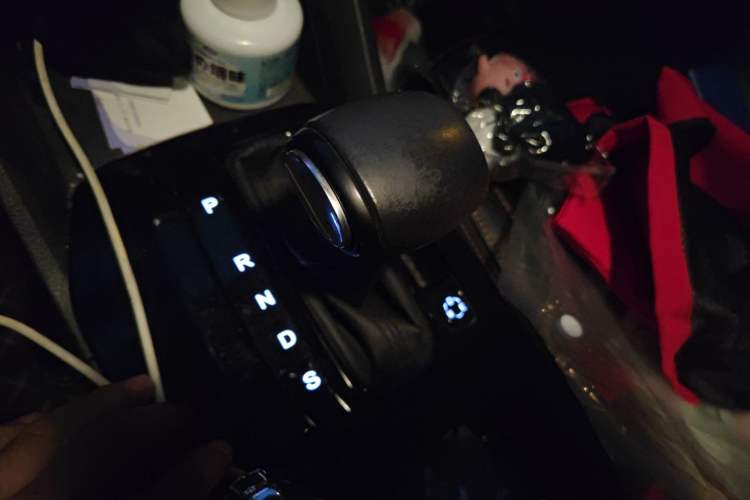 Used GAC Trumpchi GS3 2017 150N Automatic Elite Edition Gear Lever