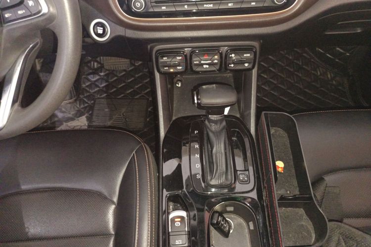 Used GAC Trumpchi GS3 2017 200T Automatic Luxury Edition Gear Lever