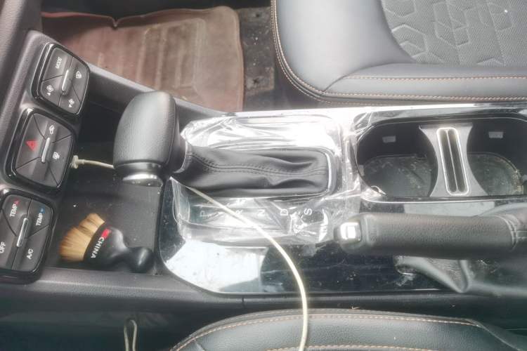 Used GAC Trumpchi GS3 2017 150N Automatic Elite Edition Gear Lever
