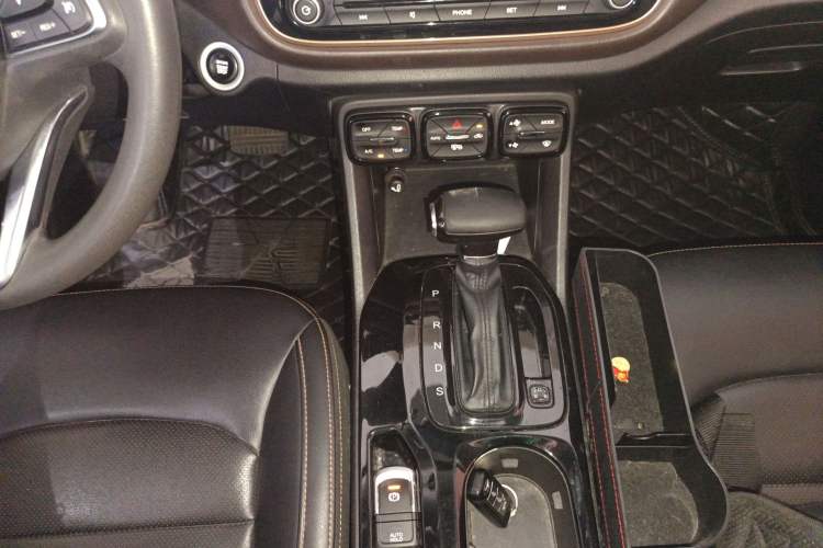 Used GAC Trumpchi GS3 2017 200T Automatic Luxury Edition Gear Lever