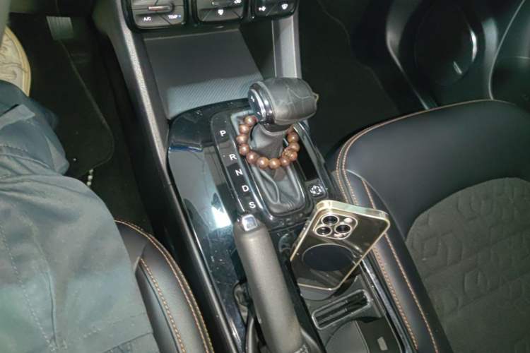 Used GAC Trumpchi GS3 2017 150N Automatic Elite Edition Gear Lever