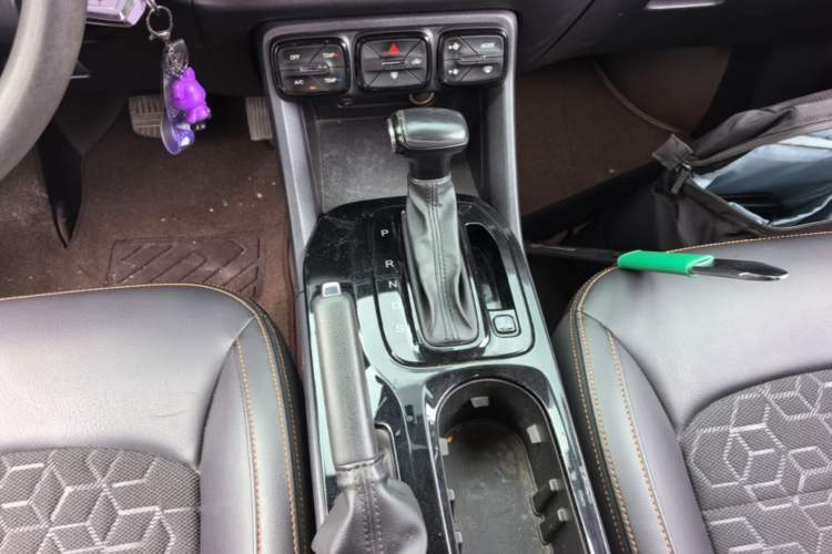 Used GAC Trumpchi GS3 2017 150N Automatic Elite Edition Gear Lever