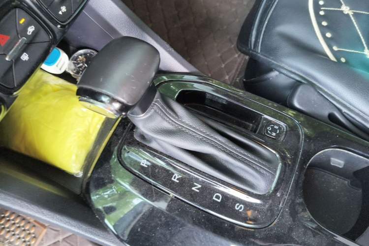 Used GAC Trumpchi GS3 2017 150N Automatic Elite Edition Gear Lever