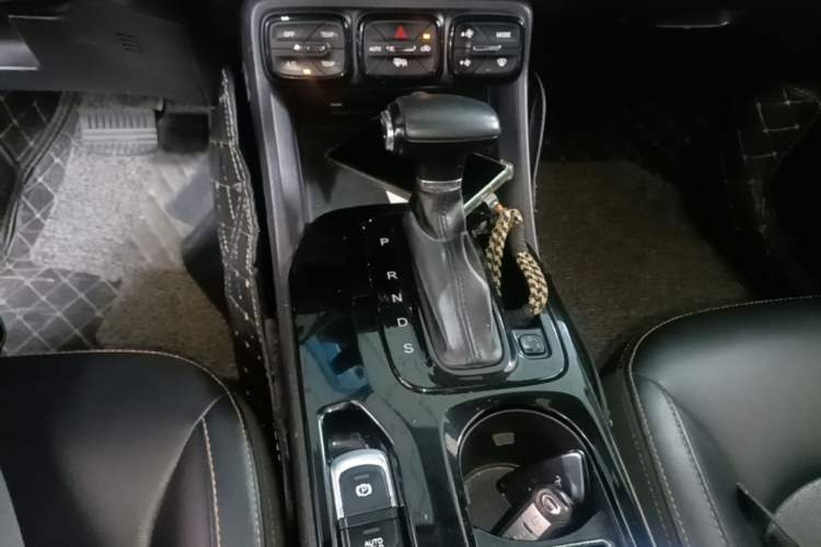 Used GAC Trumpchi GS3 2017 200T Automatic Luxury Edition Gear Lever
