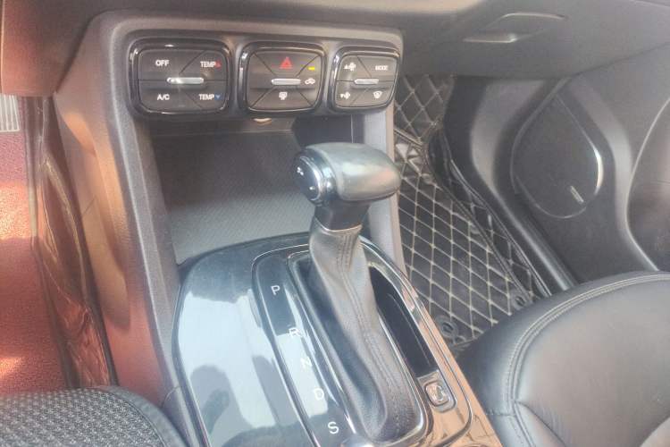 Used GAC Trumpchi GS3 2017 150N Automatic Elite Edition Gear Lever