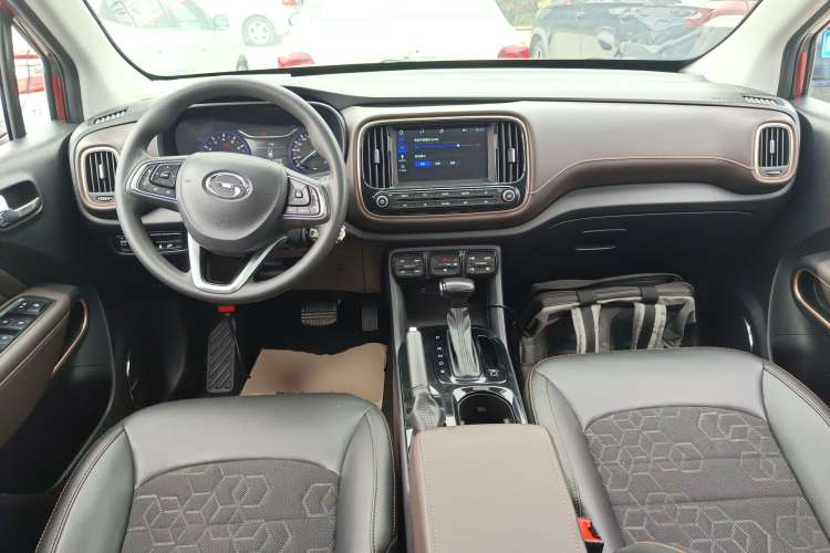 Used GAC Trumpchi GS3 2017 150N Automatic Elite Edition Interior 2