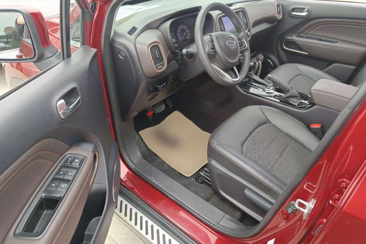 Used GAC Trumpchi GS3 2017 150N Automatic Elite Edition Interior 3