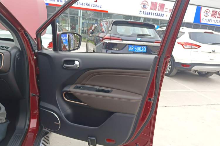 Used GAC Trumpchi GS3 2017 150N Automatic Elite Edition Interior 5