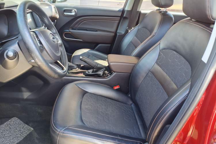 Used GAC Trumpchi GS3 2017 150N Automatic Elite Edition Interior 5
