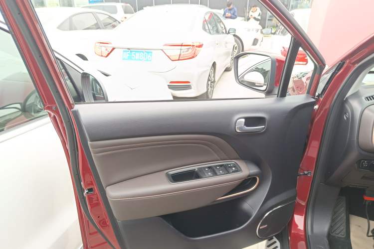 Used GAC Trumpchi GS3 2017 150N Automatic Elite Edition Interior 7