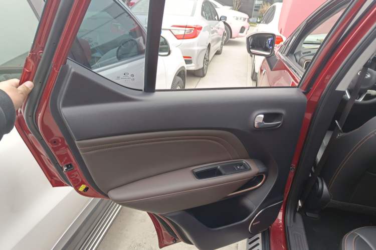 Used GAC Trumpchi GS3 2017 150N Automatic Elite Edition Interior 8