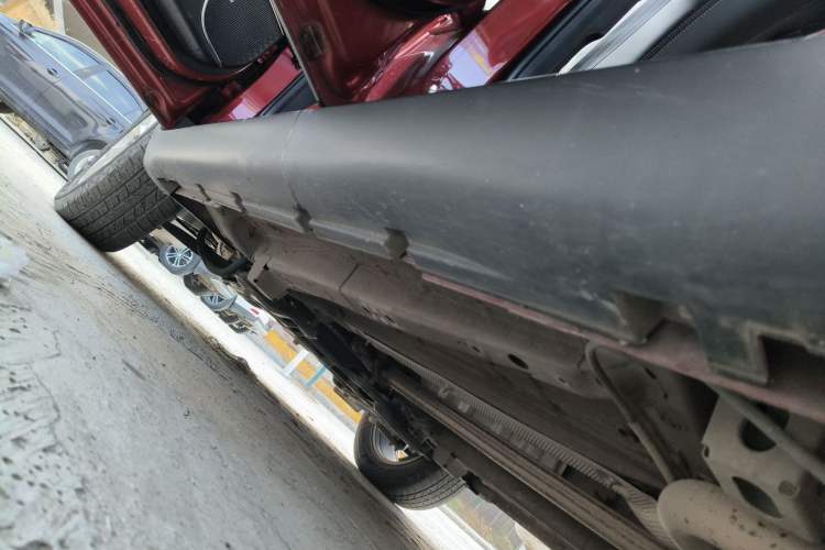 Used GAC Trumpchi GS3 2017 150N Automatic Elite Edition Left Side Sill
