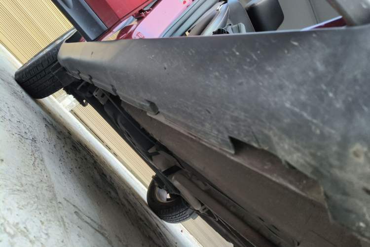 Used GAC Trumpchi GS3 2017 150N Automatic Elite Edition Right Side Sill