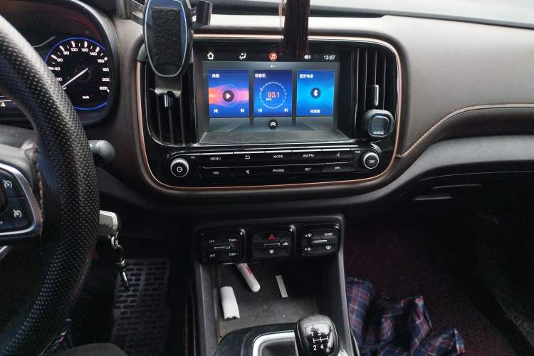 Used GAC Trumpchi GS3 2017 150N Manual Elite Edition Audio And AC Panel