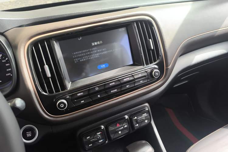 Used GAC Trumpchi GS3 2017 200T Automatic Elite Edition Audio And AC Panel