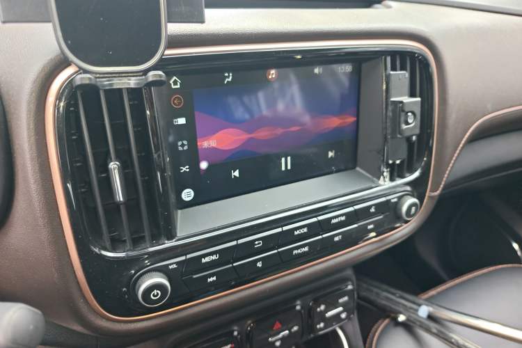 Used GAC Trumpchi GS3 2017 150N Automatic Elite Edition Audio And AC Panel