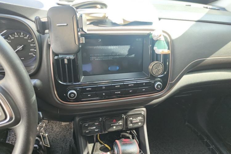 Used GAC Trumpchi GS3 2017 150N Automatic Elite Edition Audio And AC Panel