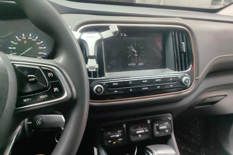 Used GAC Trumpchi GS3 2017 150N Automatic Elite Edition Audio And AC Panel