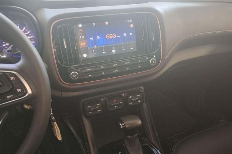 Used GAC Trumpchi GS3 2017 150N Automatic Elite Edition Audio And AC Panel