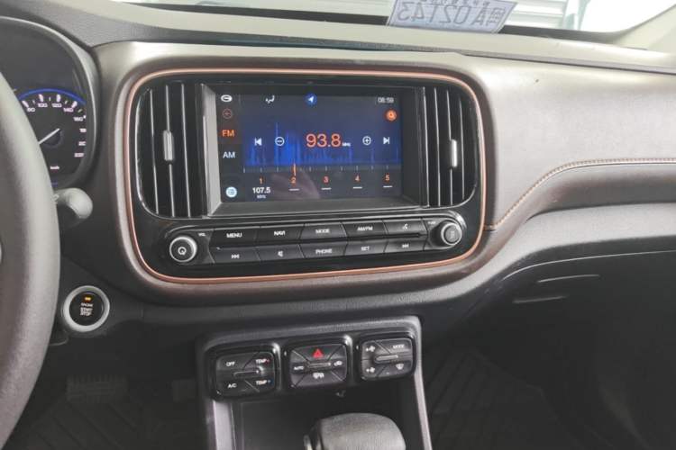 Used GAC Trumpchi GS3 2017 200T Automatic Luxury Edition Audio And AC Panel