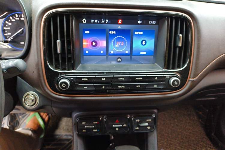 Used GAC Trumpchi GS3 2017 200T Automatic Elite Edition Audio And AC Panel