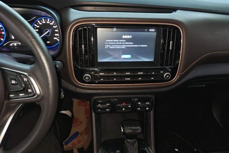 Used GAC Trumpchi GS3 2017 150N Automatic Elite Edition Audio And AC Panel