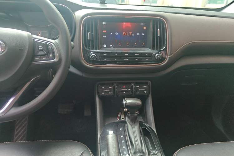 Used GAC Trumpchi GS3 2017 150N Automatic Elite Edition Audio And AC Panel