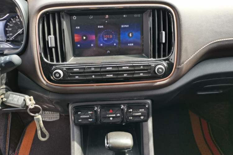Used GAC Trumpchi GS3 2017 150N Automatic Elite Edition Audio And AC Panel