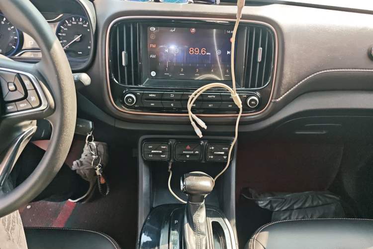 Used GAC Trumpchi GS3 2017 150N Automatic Elite Edition Audio And AC Panel