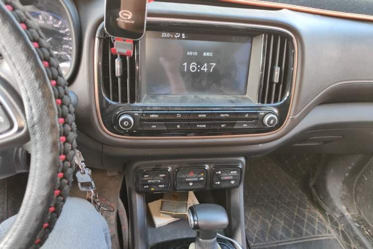 Used GAC Trumpchi GS3 2017 150N Automatic Elite Edition Audio And AC Panel