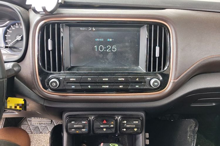 Used GAC Trumpchi GS3 2017 150N Automatic Elite Edition Audio And AC Panel