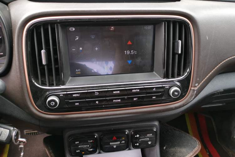 Used GAC Trumpchi GS3 2017 150N Automatic Elite Edition Audio And AC Panel