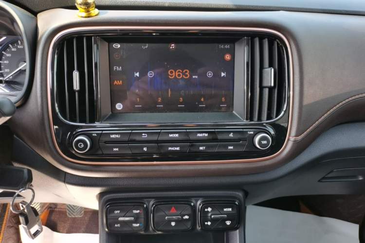 Used GAC Trumpchi GS3 2017 150N Manual Elite Edition Audio And AC Panel