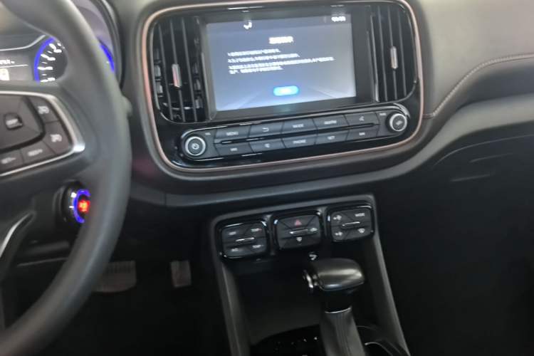 Used GAC Trumpchi GS3 2017 150N Automatic Elite Edition Audio And AC Panel