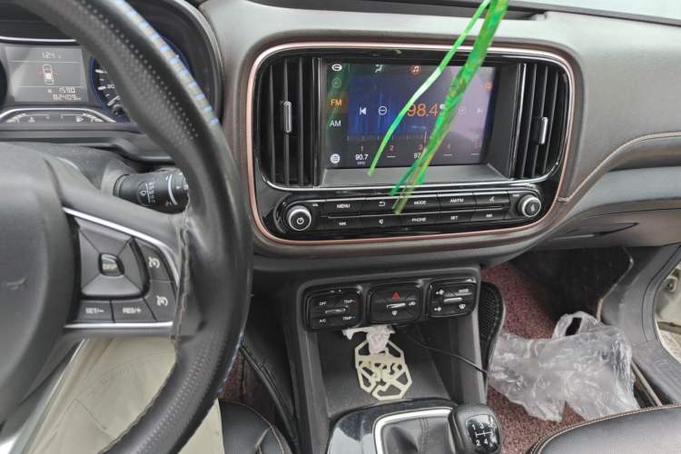 Used GAC Trumpchi GS3 2017 150N Manual Elite Edition Audio And AC Panel